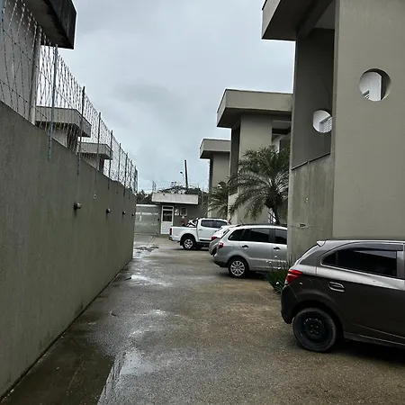Apartamento em Condomínio Beverly Hills Praia de Vista Linda - Bertioga com Estacionamento e Piscina-3