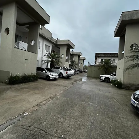 Apartamento em Condomínio Beverly Hills Praia de Vista Linda - Bertioga com Estacionamento e Piscina-2